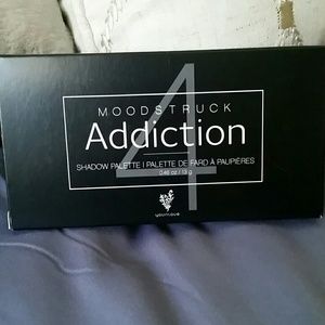 Brand new younique palette 4